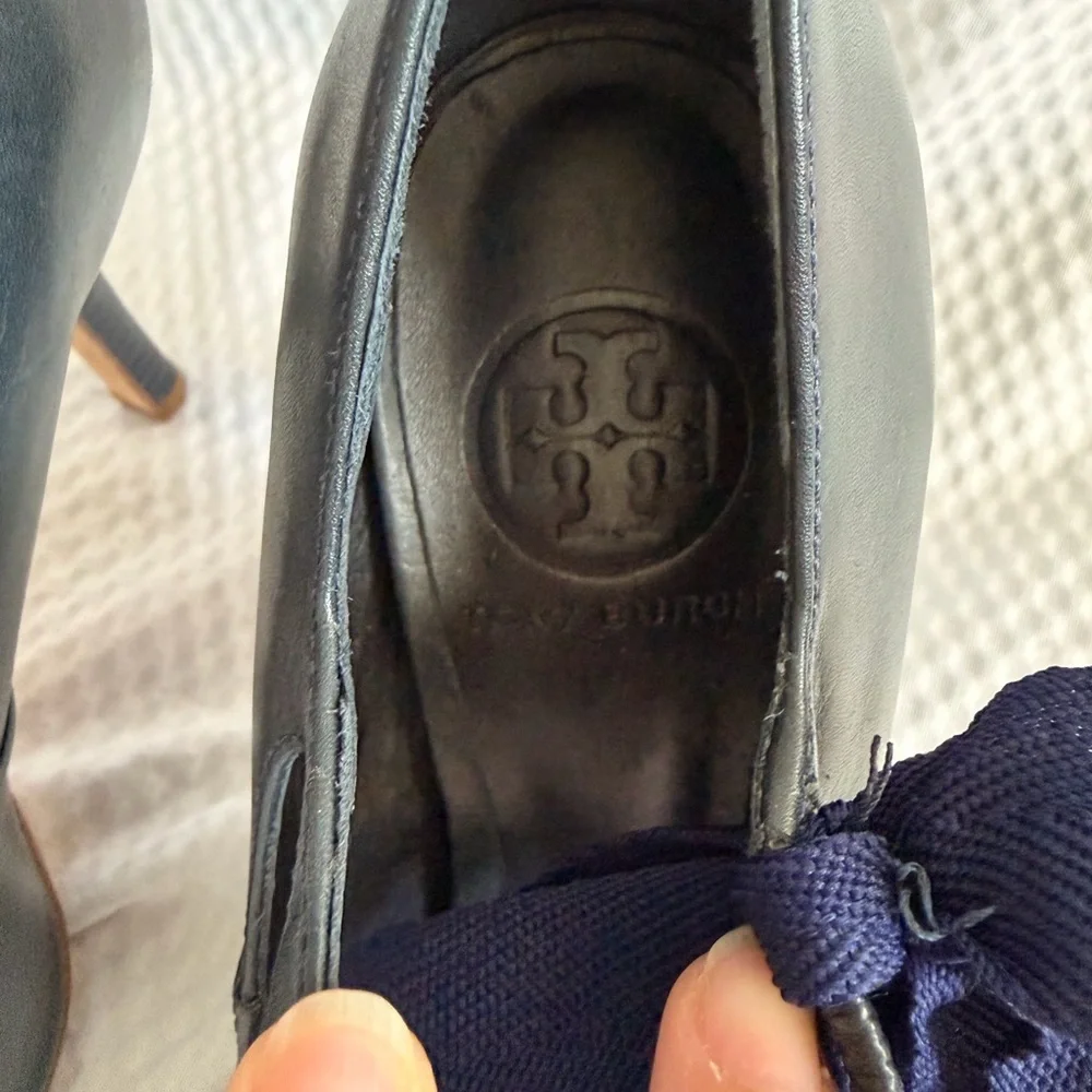 Tory Burch Balletcore Bow Kitten Navy Heels Size 6.5 All Leather NWOB